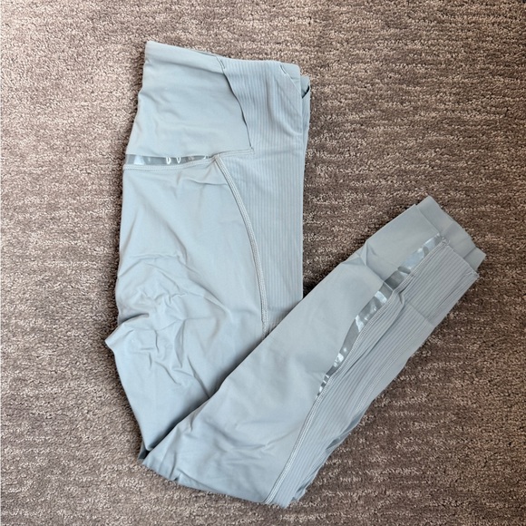 Lululemon Gloss Trim super high rise 28” - Picture 2 of 2